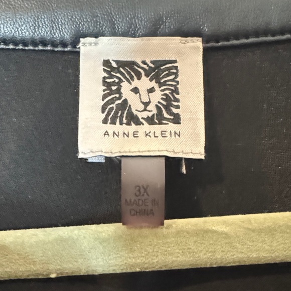 Anne Klein Black V-Neck Women's Top - Picture 2 of 8